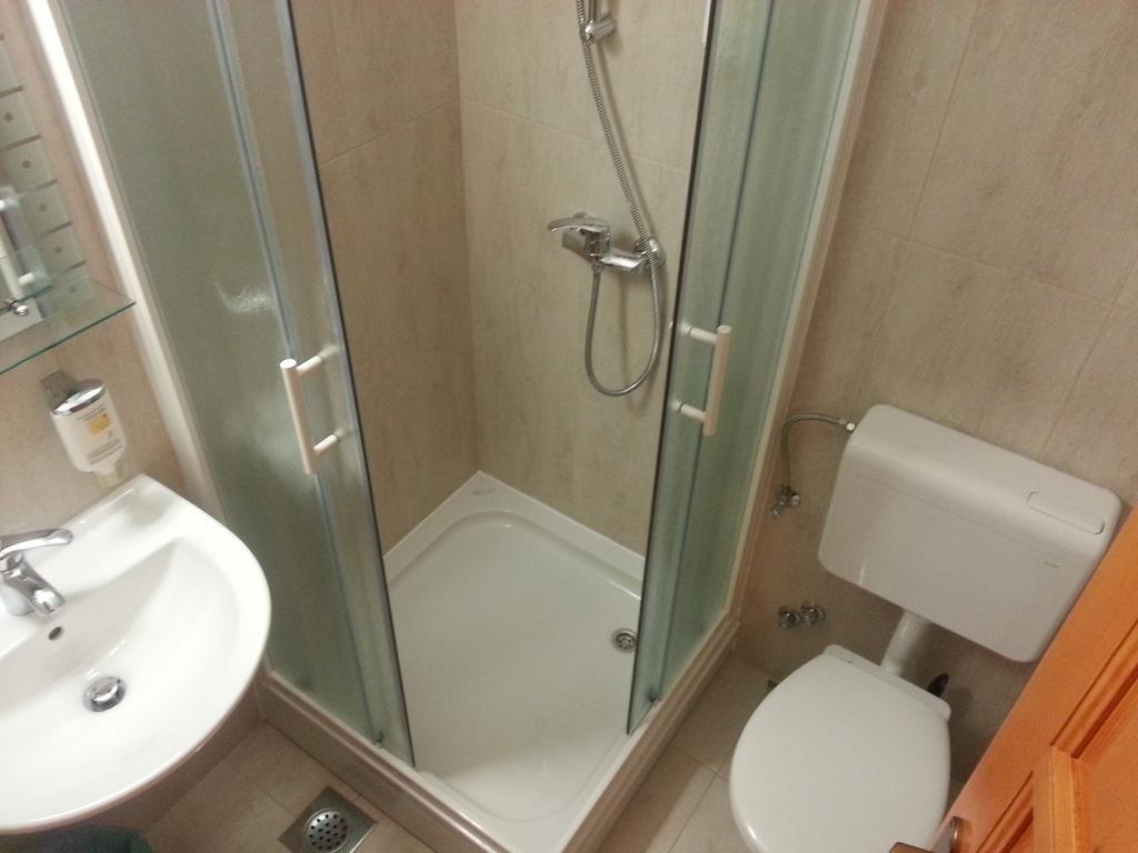 Europa Hostel 포르토로즈 객실 사진