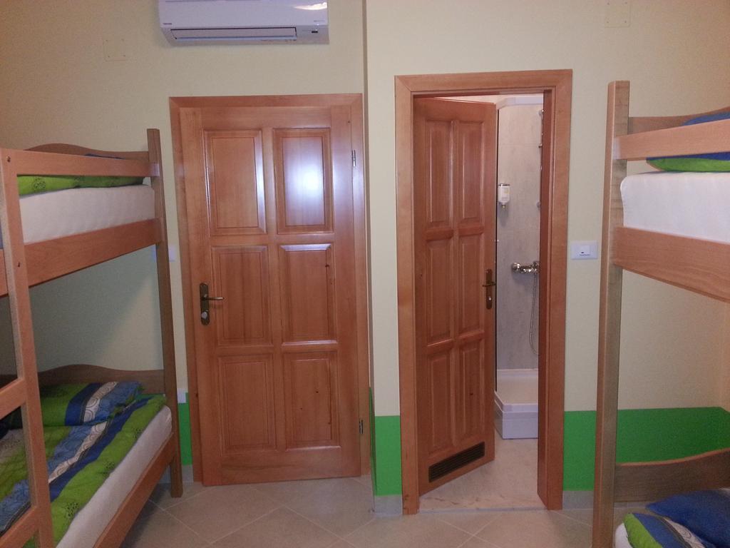 Europa Hostel 포르토로즈 객실 사진